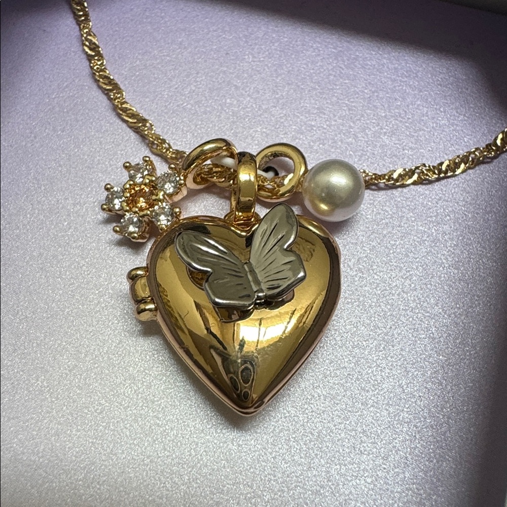 Gold Heart Locket Necklace - Picture 2 of 4